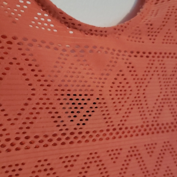 Laser cut coral colored t shirt - Picture 3 of 4